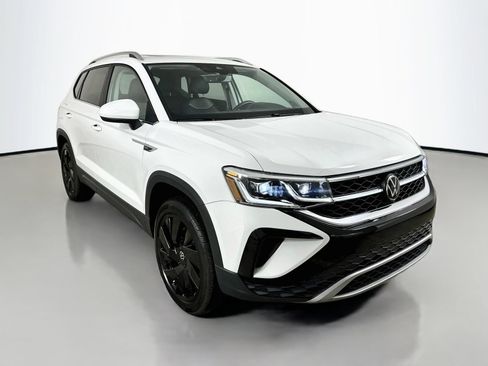 Certified 2024 Volkswagen Taos SEL AWD/4WD image 3