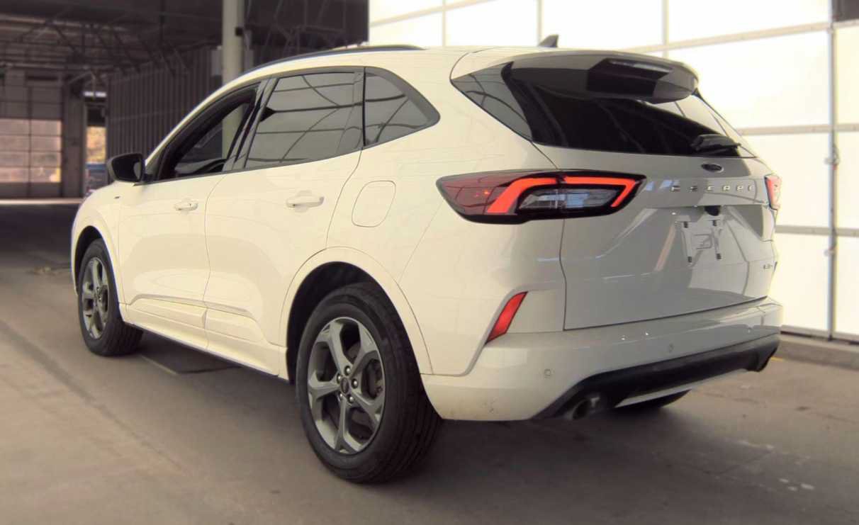 Used 2024 Ford Escape ST-Line w/ Tech Pack #1 AWD/4WD image 7