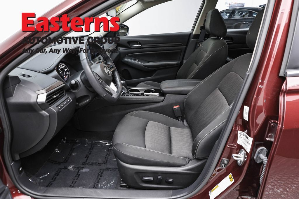 Used 2024 Nissan Altima 2.5 SV w/ SV Premium Package AWD/4WD image 14