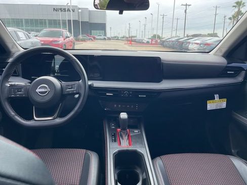 Used 2025 Nissan Kicks SR AWD/4WD image 12