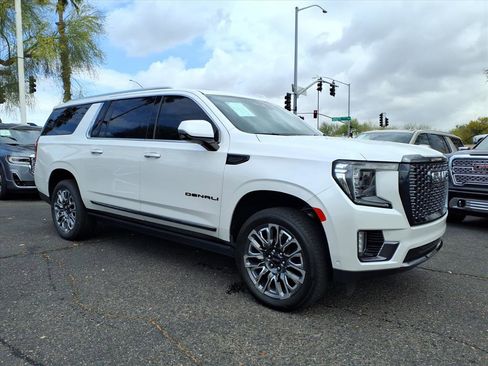 Used 2023 GMC Yukon XL Denali Ultimate image 3
