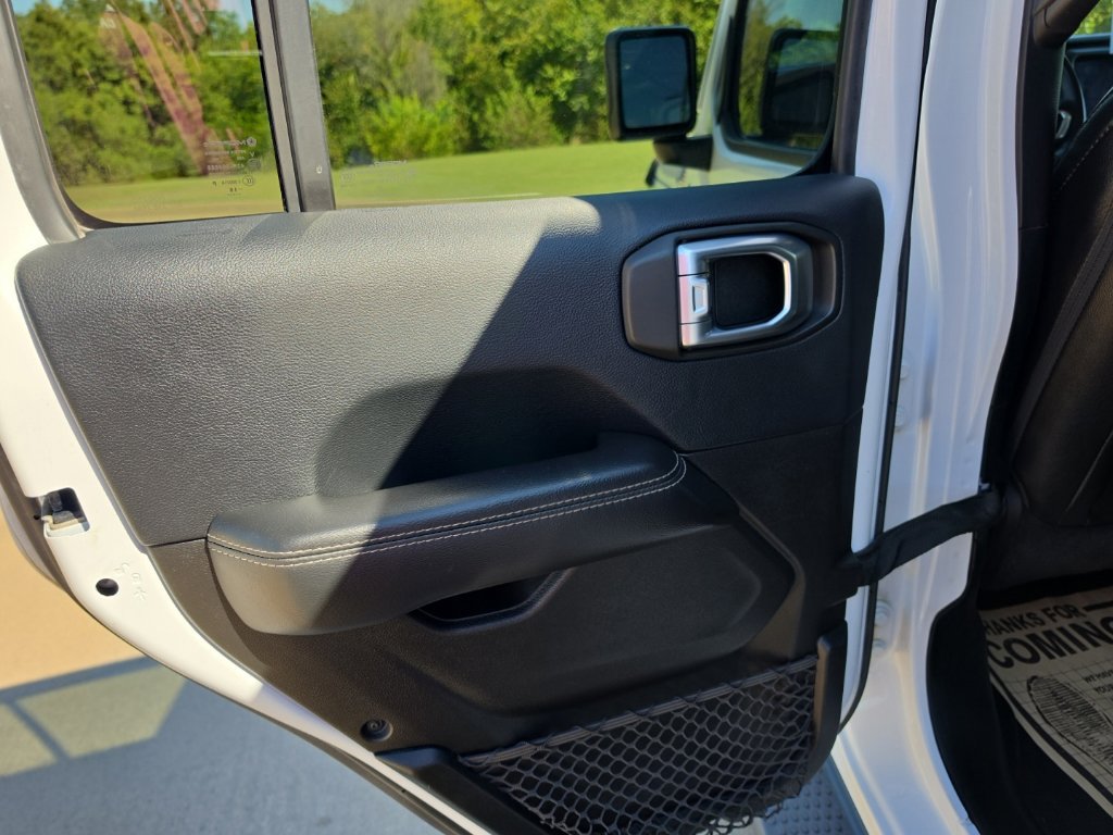 Used 2018 Jeep Wrangler Unlimited Sahara AWD/4WD image 33