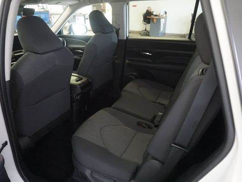 Certified 2025 Toyota Grand Highlander FWD image 21
