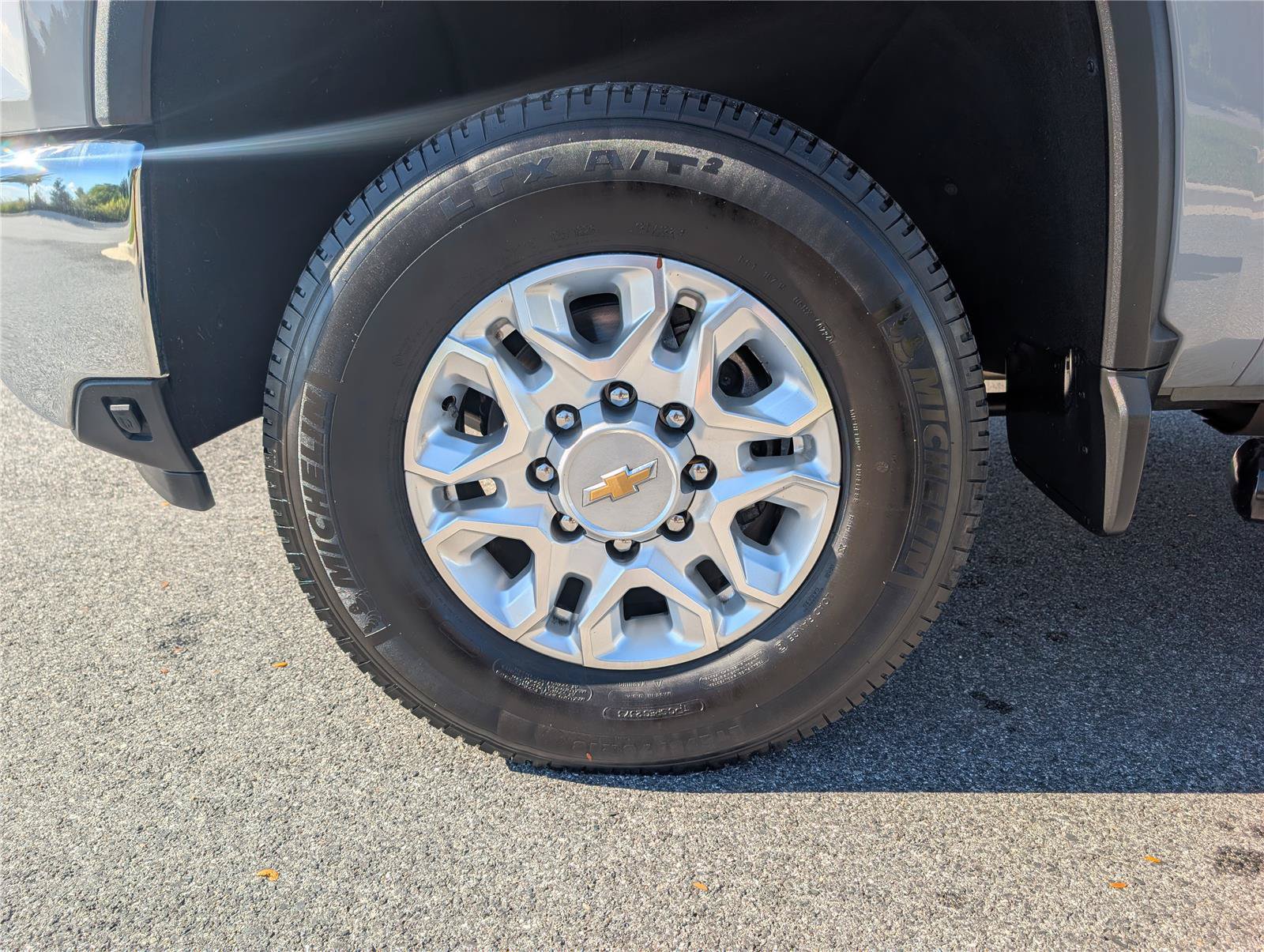 Used 2024 Chevrolet Silverado 2500 LT AWD/4WD image 9