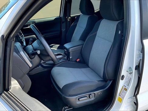 Used 2022 Toyota Tacoma TRD Off-Road w/ Technology Package image 23