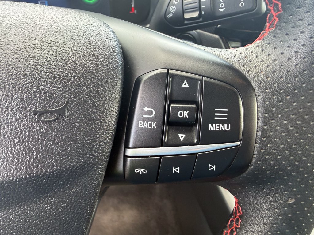 Certified 2025 Ford Escape ST-Line Select AWD/4WD image 24