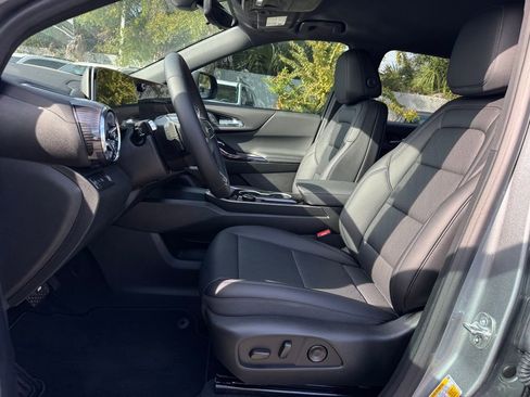 New 2026 Chevrolet Equinox LT w/ Convenience Package II FWD image 14