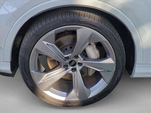 Used 2021 Audi Q7 3.0T Prestige image 25