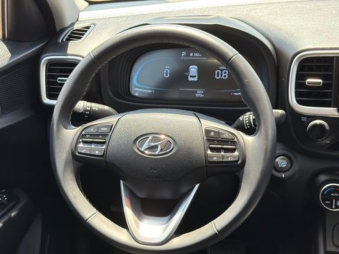Used 2026 Hyundai Venue SEL FWD image 13