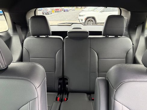 Used 2026 Chevrolet Traverse LT AWD/4WD image 18