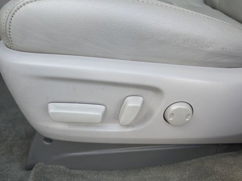 Used 2017 Toyota Sienna XLE Premium FWD image 7