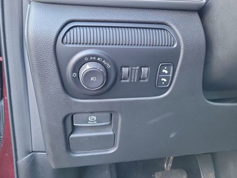 Used 2023 Jeep Wagoneer L Series III w/ Preferred Equipment Group image 17