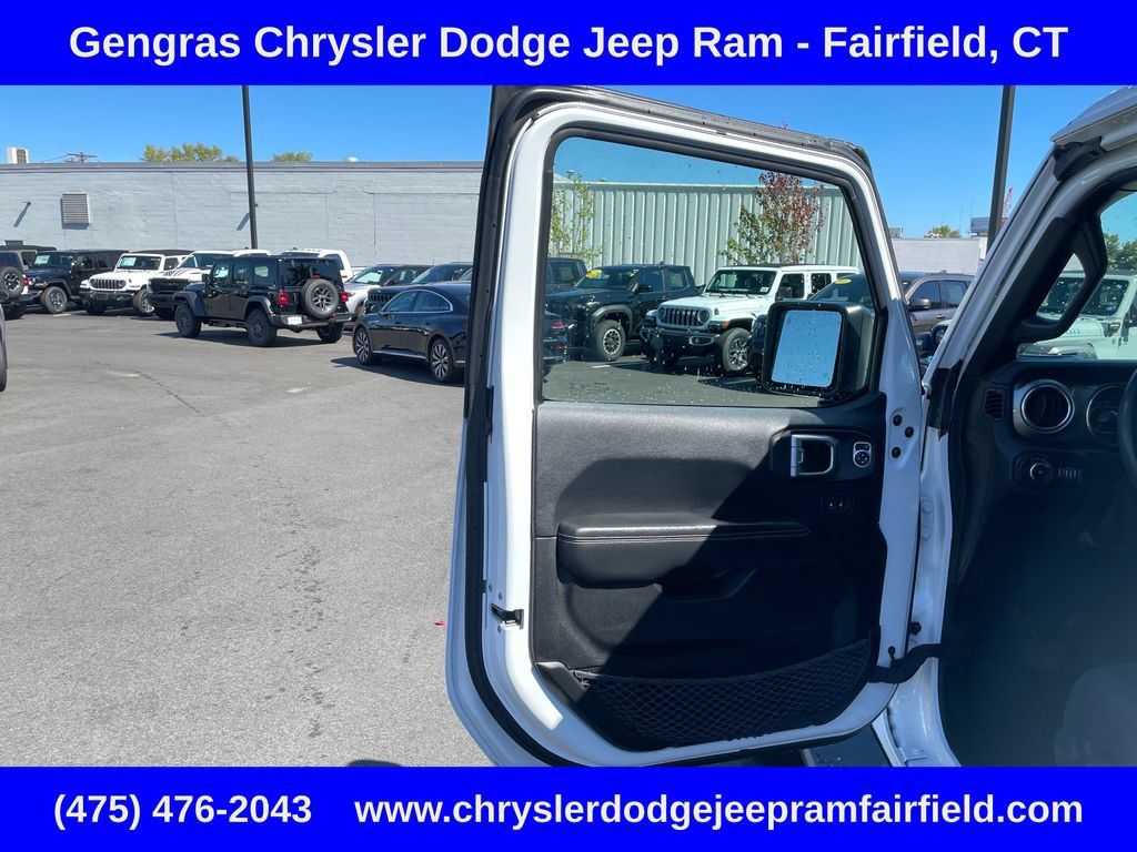 Used 2019 Jeep Wrangler Unlimited Sahara AWD/4WD image 45