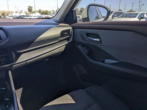 Used 2023 Nissan Rogue SV image 16