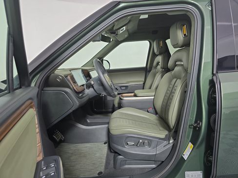 Used 2023 Rivian R1S Adventure AWD/4WD image 20