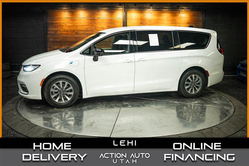Used 2024 Chrysler Pacifica Limited FWD image 1