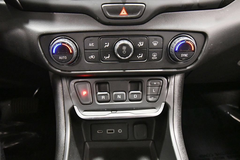 Used 2020 GMC Terrain SLE w/ Driver Convenience Package AWD/4WD image 26