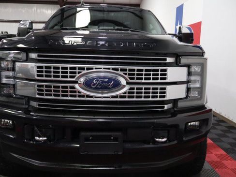 Used 2019 Ford F250 Platinum w/ Platinum Ultimate Package AWD/4WD image 22
