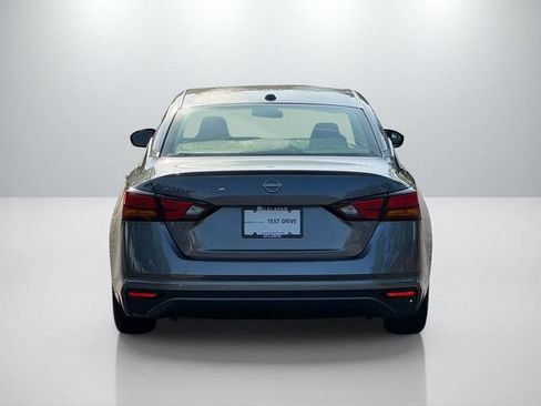 Used 2025 Nissan Altima 2.5 SV FWD image 8