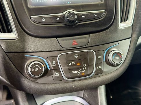 Used 2018 Chevrolet Malibu LT FWD image 16