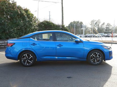 Used 2024 Nissan Sentra SV image 4