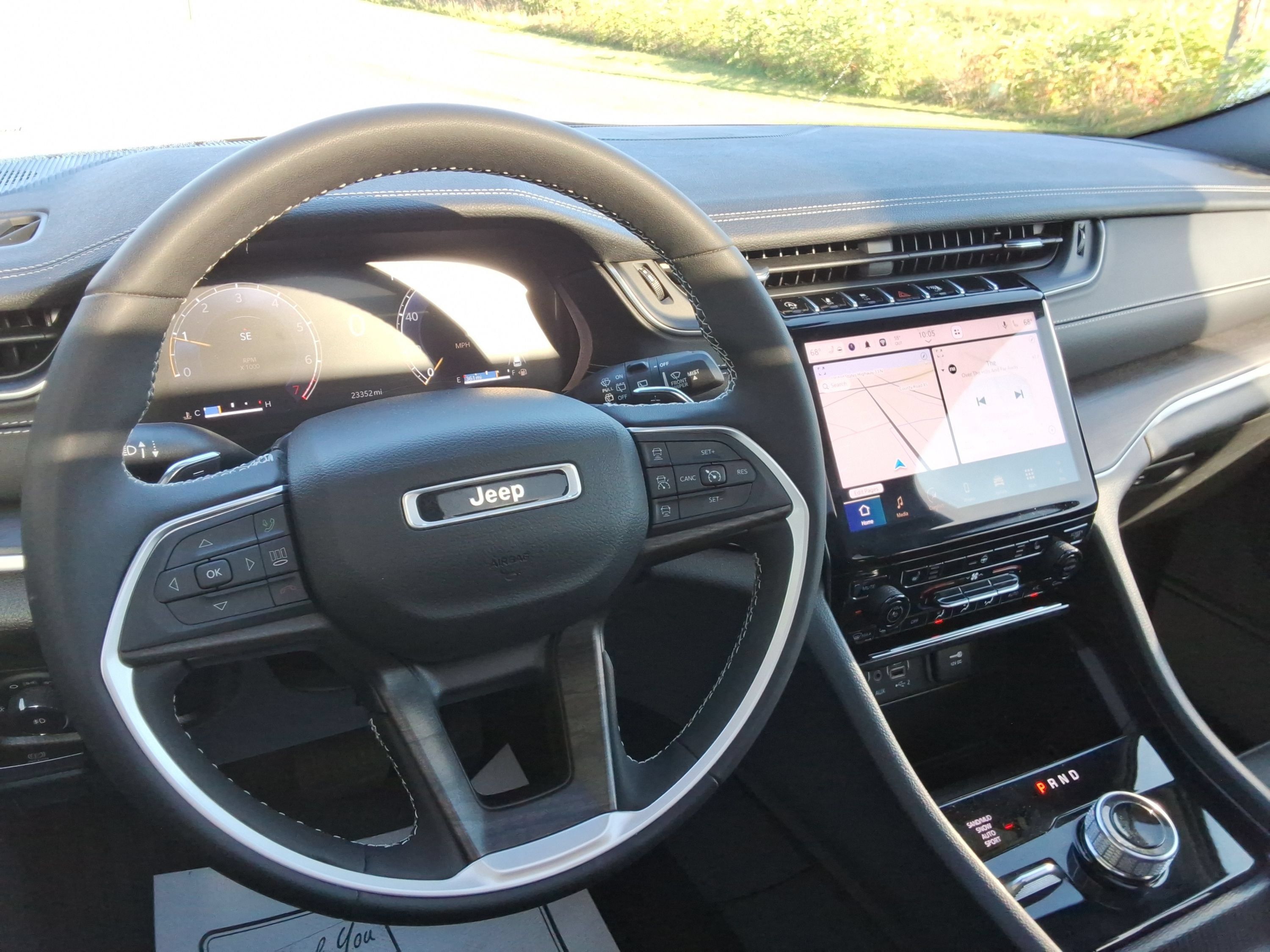 Used 2024 Jeep Grand Cherokee Limited AWD/4WD image 12