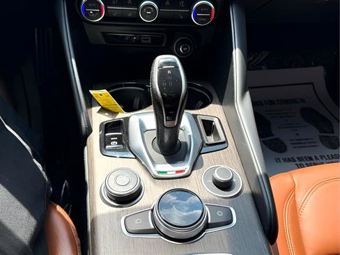 Used 2022 Alfa Romeo Giulia Ti image 19