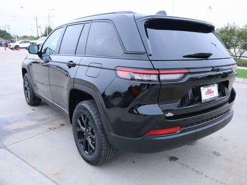 New 2025 Jeep Grand Cherokee Altitude image 23