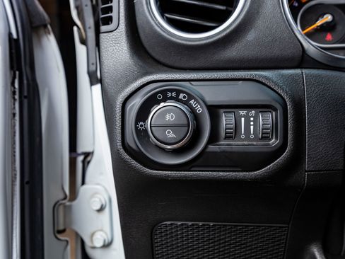 Used 2021 Jeep Gladiator Overland w/ Popular Equipment Package image 22