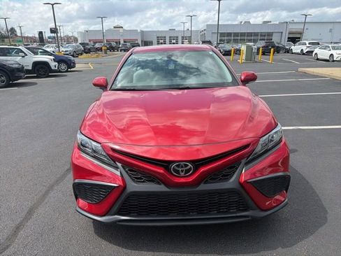 Used 2021 Toyota Camry SE w/ Cold Weather Package image 9