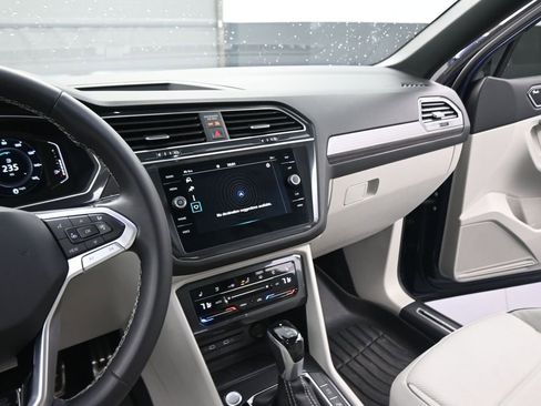 Used 2023 Volkswagen Tiguan SEL R-Line image 40