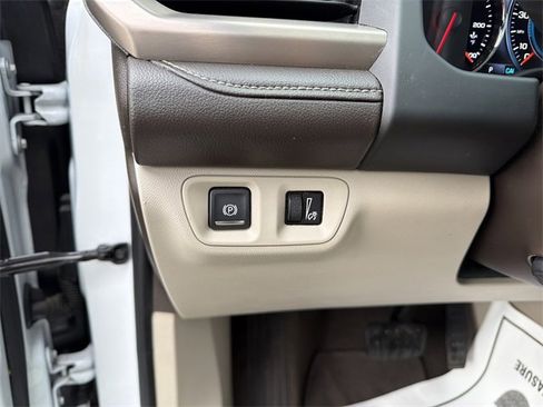 Used 2019 GMC Acadia Denali image 16