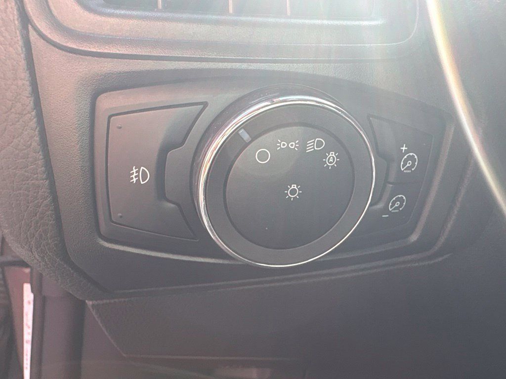 Used 2012 Ford Focus SE w/ SE Sport Pkg FWD image 12