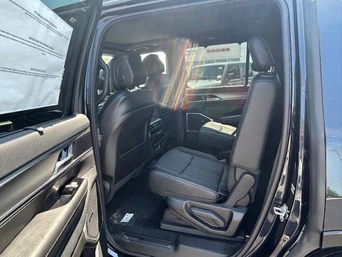 New 2025 Jeep Wagoneer Series II w/ Convenience Group I image 9