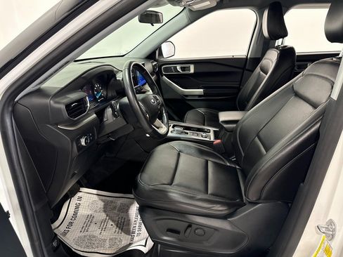 Used 2021 Ford Explorer XLT image 15