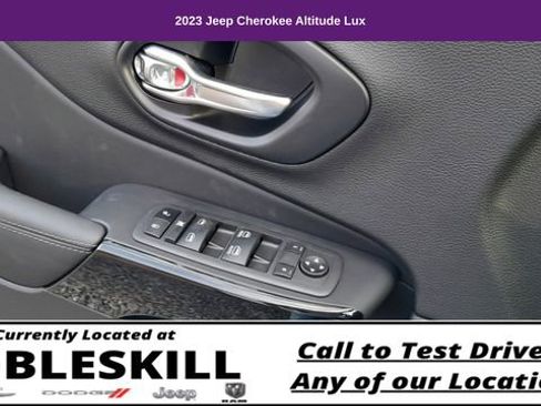 Used 2023 Jeep Cherokee Altitude Lux image 14