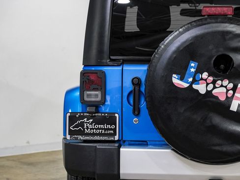 Used 2015 Jeep Wrangler Unlimited Sahara w/ Connectivity Group AWD/4WD image 41
