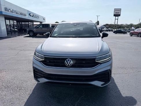 Used 2023 Volkswagen Tiguan SE R-Line FWD image 8