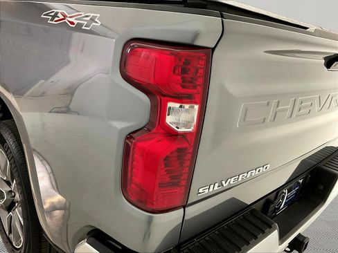 Used 2022 Chevrolet Silverado 1500 LT AWD/4WD image 24