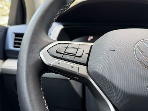 Used 2024 Volkswagen Taos SE image 21