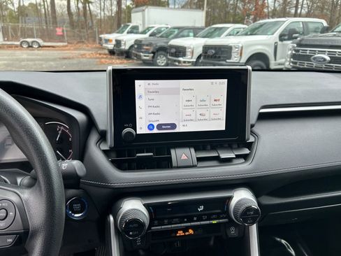Used 2025 Toyota RAV4 XLE image 17