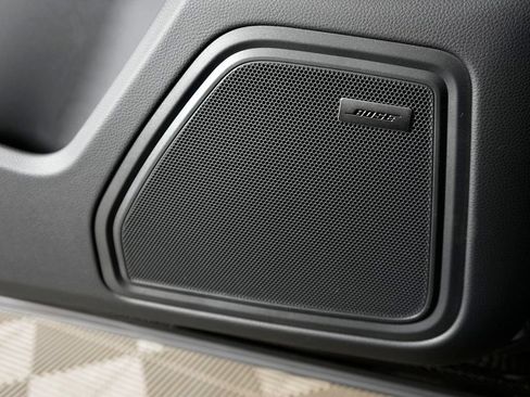 Certified 2026 Porsche Macan AWD/4WD image 17
