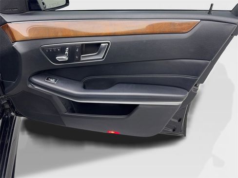 Used 2014 Mercedes-Benz E 350 Sedan image 46