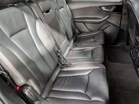 Used 2018 Audi Q7 3.0T Premium image 30