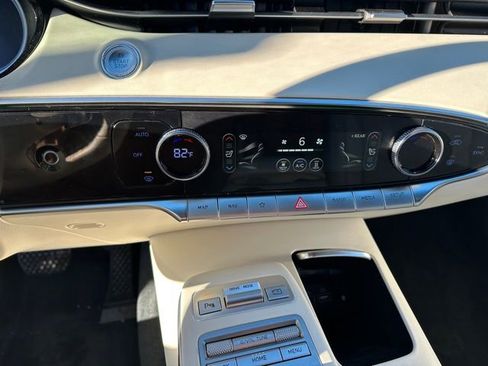 Used 2024 Genesis Electrified GV70 Advanced image 21