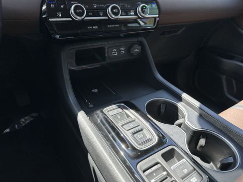 Used 2025 Honda Pilot Elite image 18