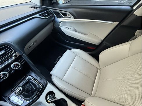 Used 2019 Genesis G70 2.0T Sport image 13