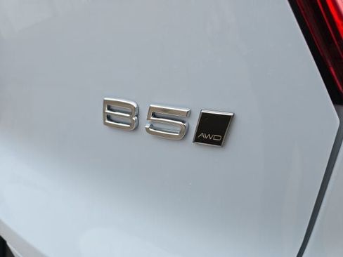 New 2026 Volvo XC40 B5 Plus w/ Protection Package Premier AWD/4WD image 13