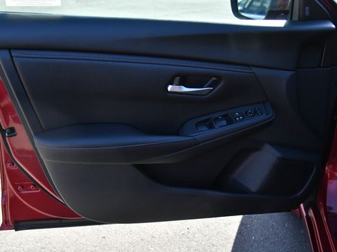 Used 2025 Nissan Sentra SV FWD image 13