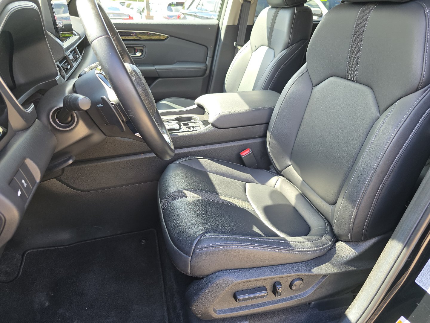 Used 2025 Honda Pilot EX-L image 24